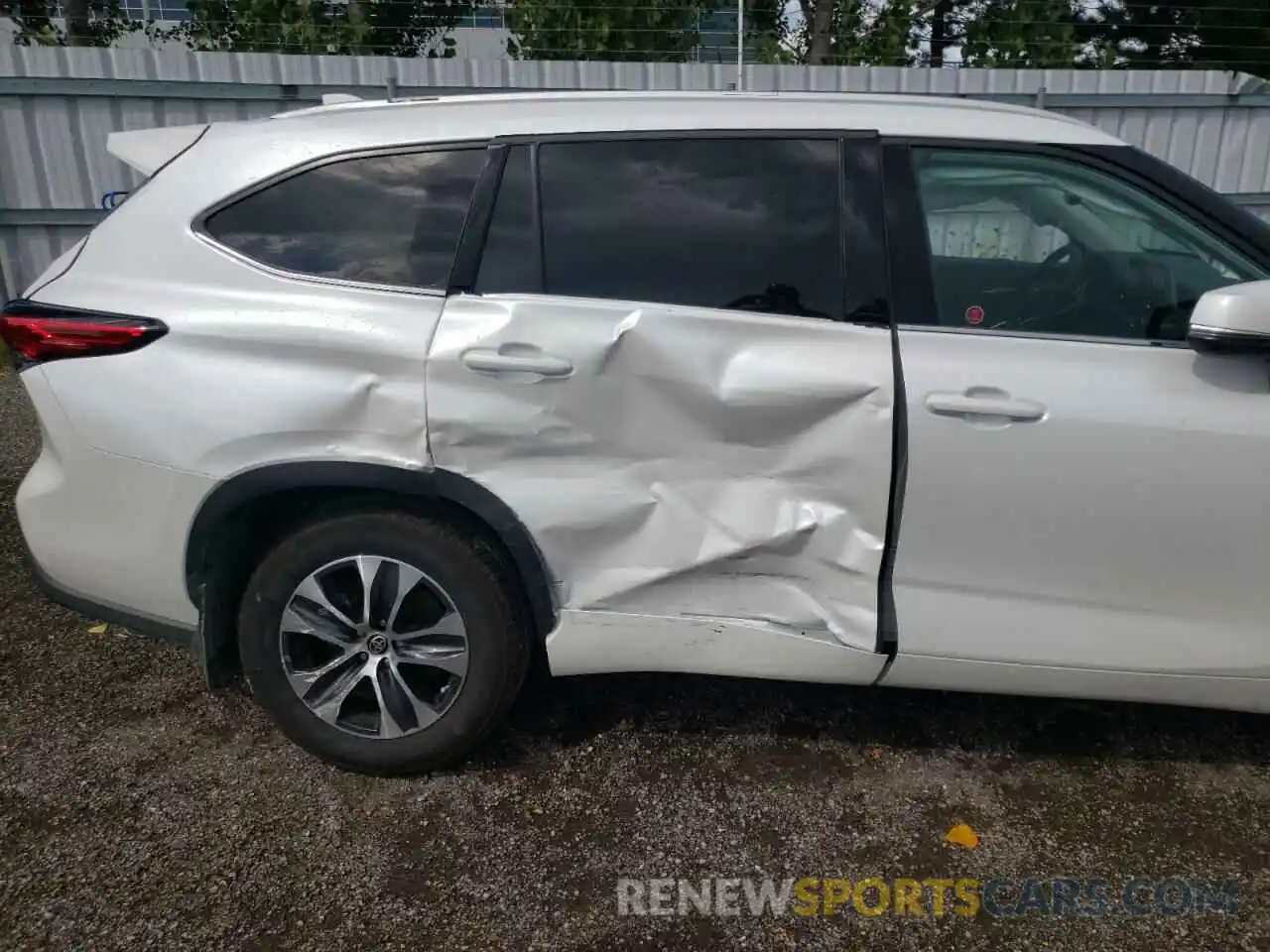 9 Photograph of a damaged car 5TDGZRBH9NS573978 TOYOTA HIGHLANDER 2022