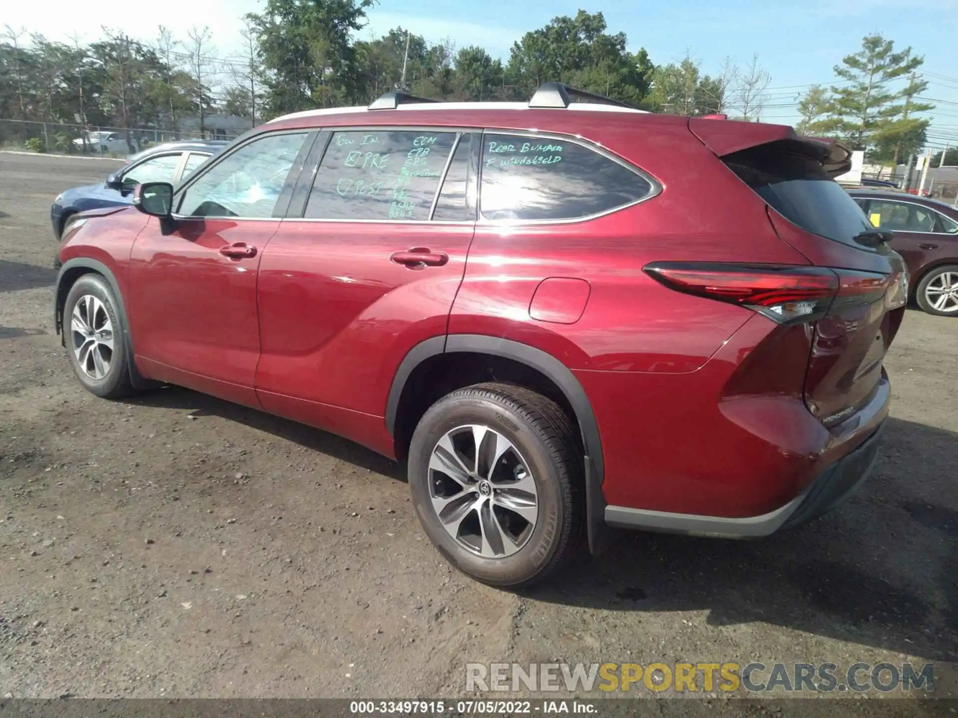 3 Photograph of a damaged car 5TDGZRBHXNS210475 TOYOTA HIGHLANDER 2022