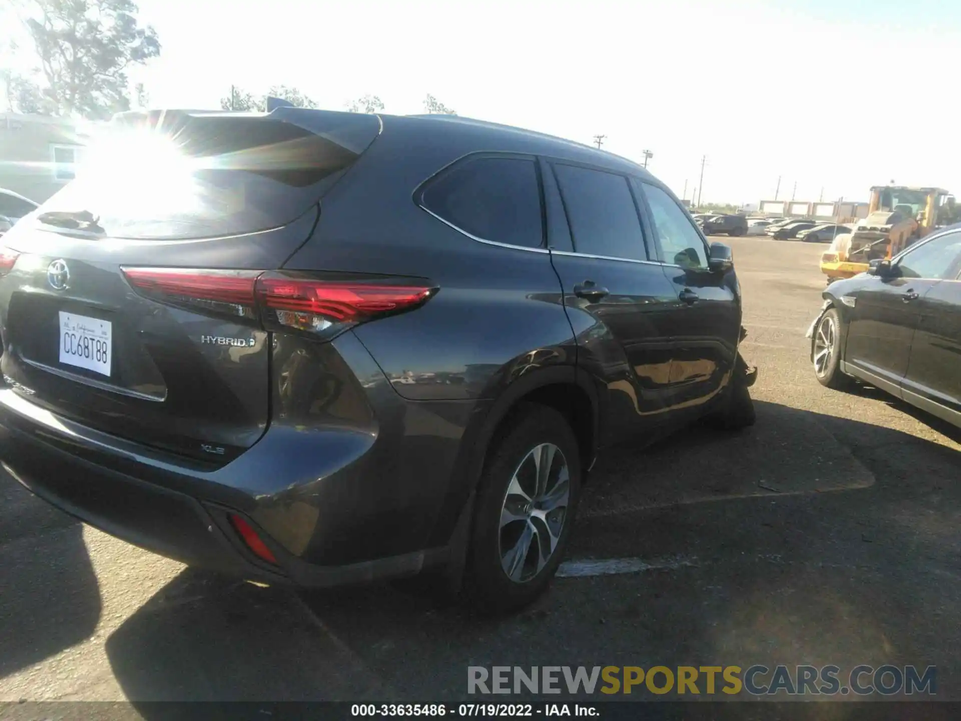 4 Photograph of a damaged car 5TDHBRCH0NS554131 TOYOTA HIGHLANDER 2022