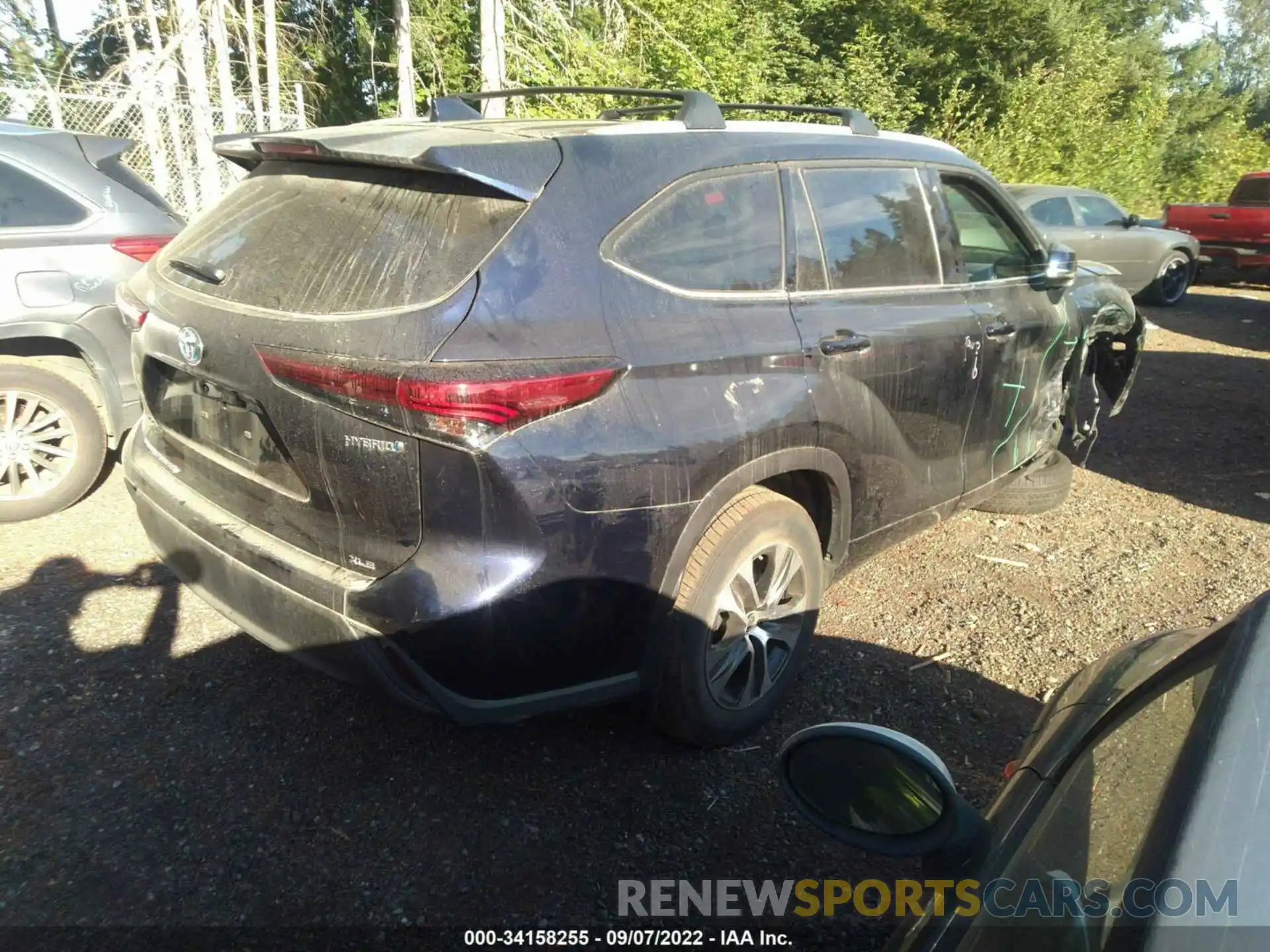 4 Photograph of a damaged car 5TDHBRCH2NS546628 TOYOTA HIGHLANDER 2022