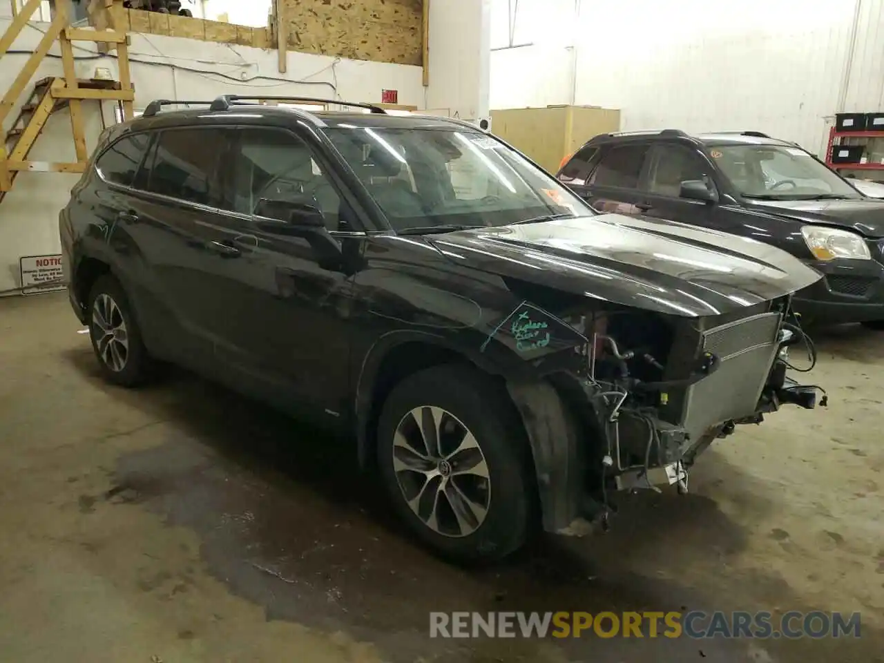 4 Photograph of a damaged car 5TDHBRCH3NS093314 TOYOTA HIGHLANDER 2022