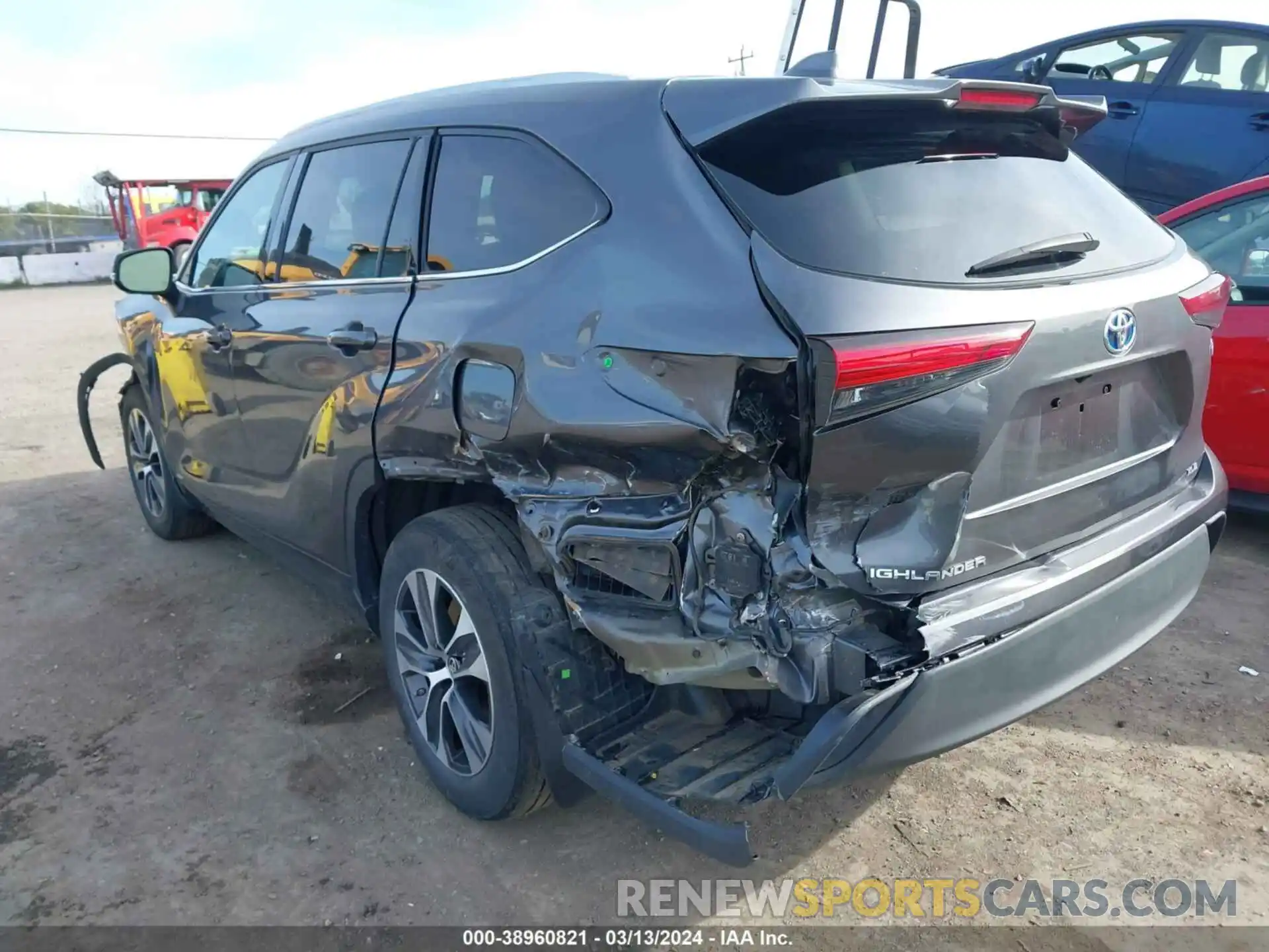 3 Photograph of a damaged car 5TDHBRCH3NS540630 TOYOTA HIGHLANDER 2022