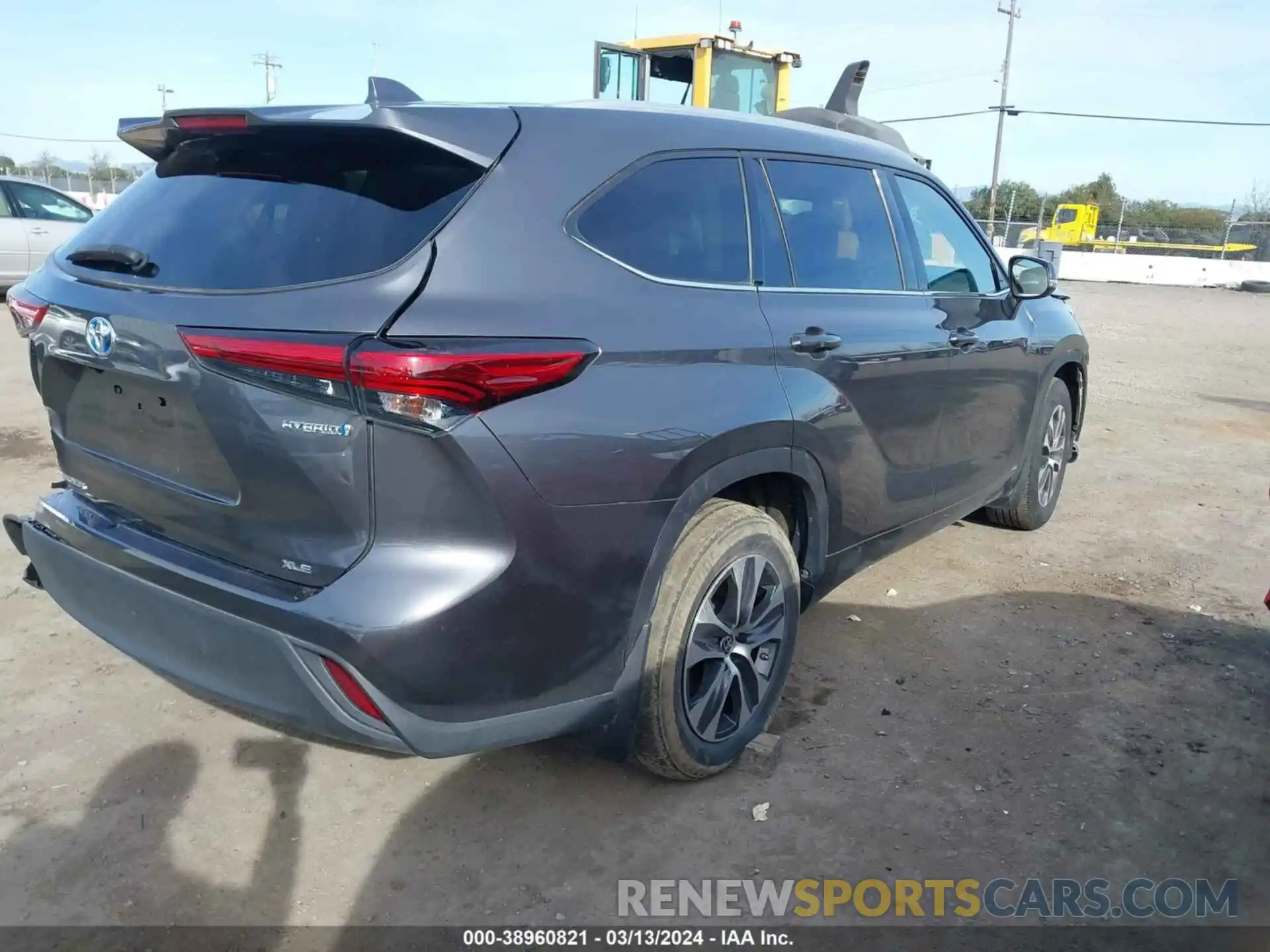 4 Photograph of a damaged car 5TDHBRCH3NS540630 TOYOTA HIGHLANDER 2022