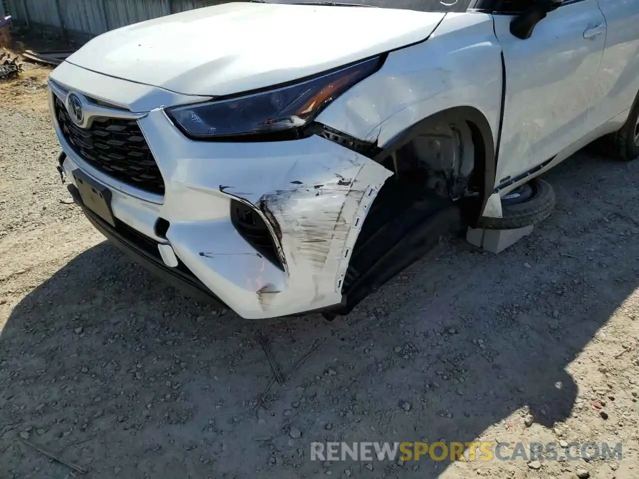 9 Photograph of a damaged car 5TDHBRCH9NS552569 TOYOTA HIGHLANDER 2022