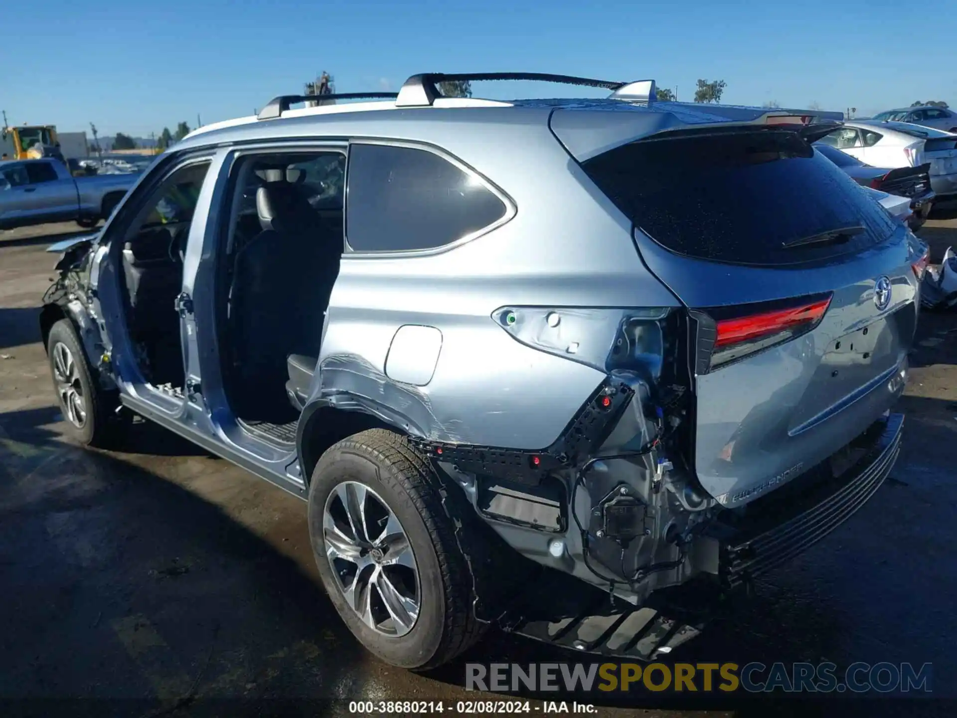 3 Photograph of a damaged car 5TDHZRAH5NS108507 TOYOTA HIGHLANDER 2022