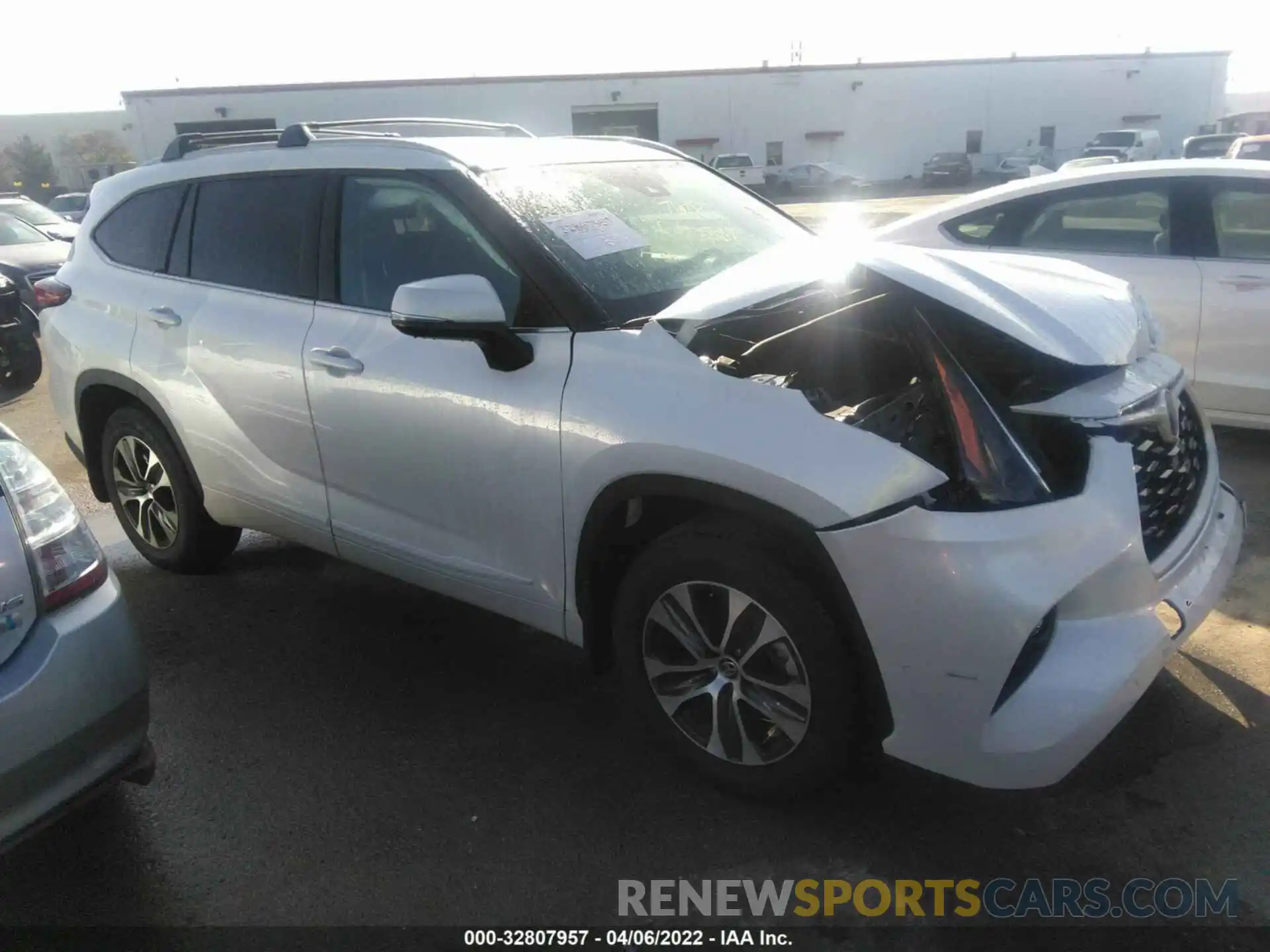 1 Photograph of a damaged car 5TDHZRAH9NS090271 TOYOTA HIGHLANDER 2022