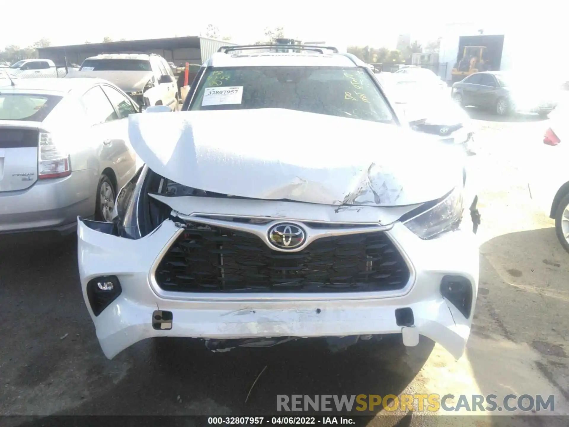 6 Photograph of a damaged car 5TDHZRAH9NS090271 TOYOTA HIGHLANDER 2022