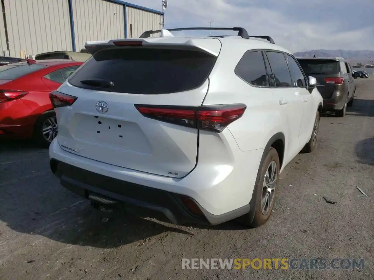 4 Photograph of a damaged car 5TDHZRAH9NS092019 TOYOTA HIGHLANDER 2022