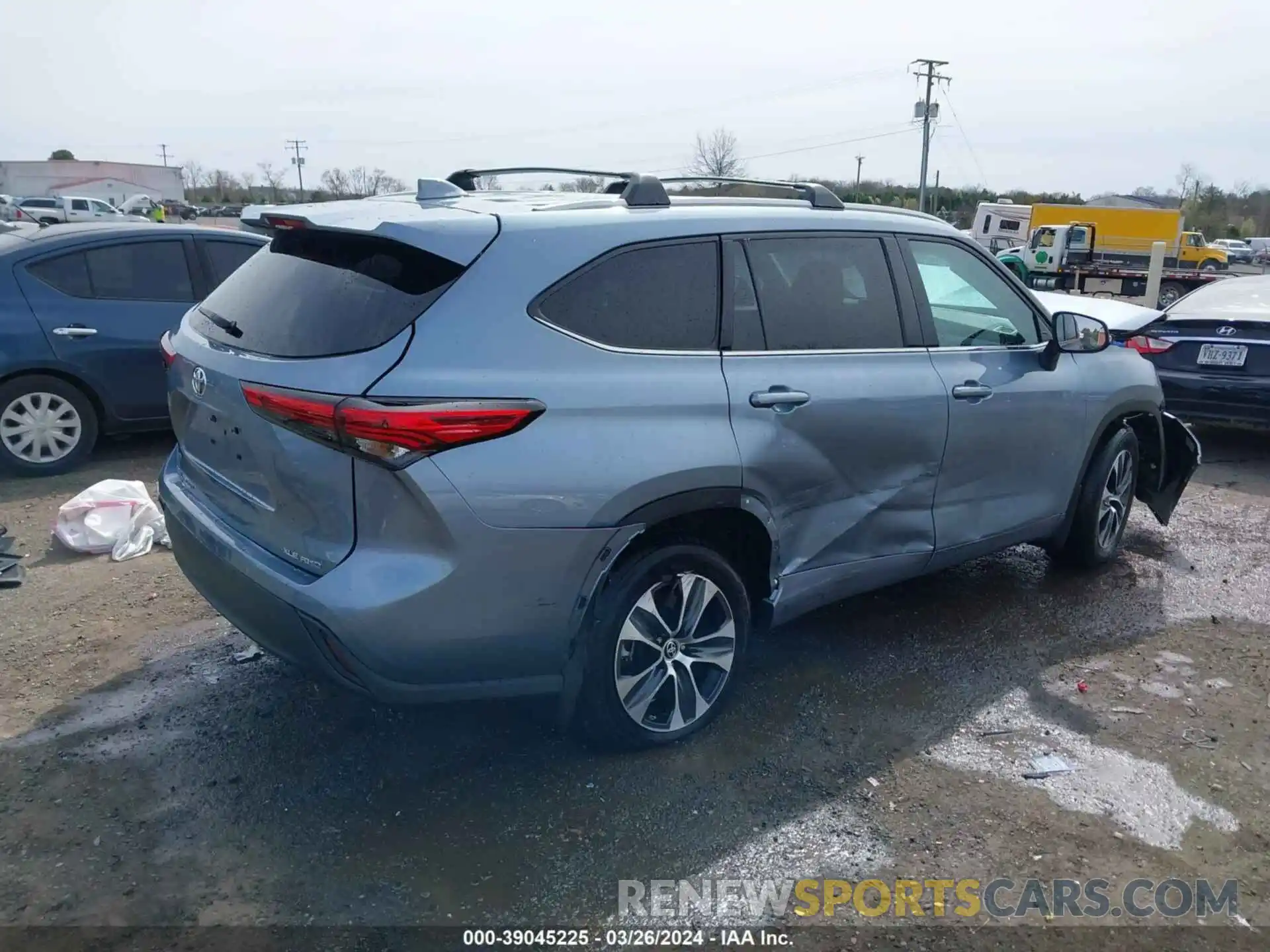 4 Photograph of a damaged car 5TDHZRBH1NS202222 TOYOTA HIGHLANDER 2022