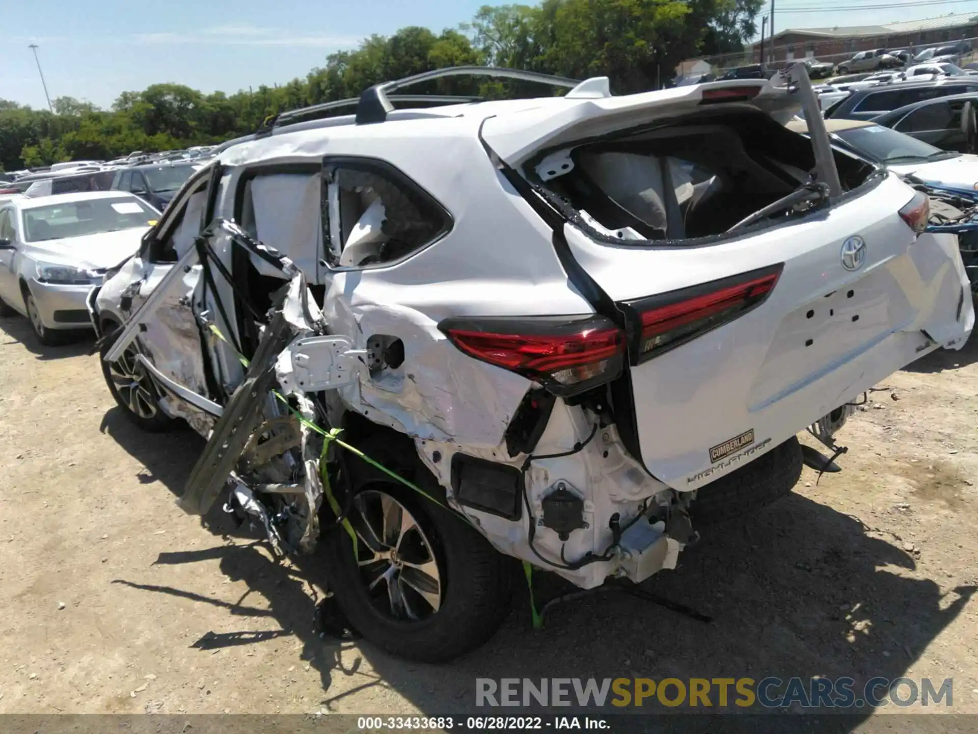 3 Photograph of a damaged car 5TDHZRBH1NS570402 TOYOTA HIGHLANDER 2022