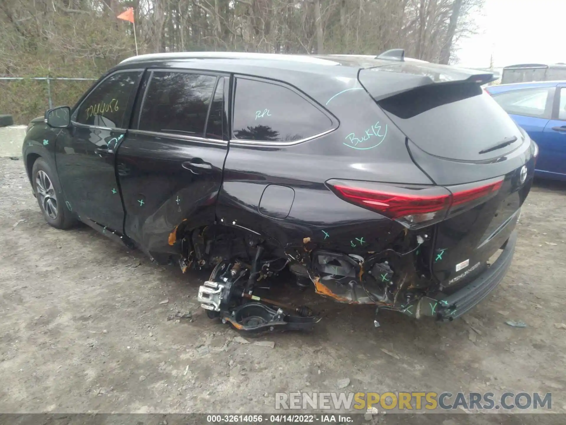 3 Photograph of a damaged car 5TDHZRBH3NS165979 TOYOTA HIGHLANDER 2022