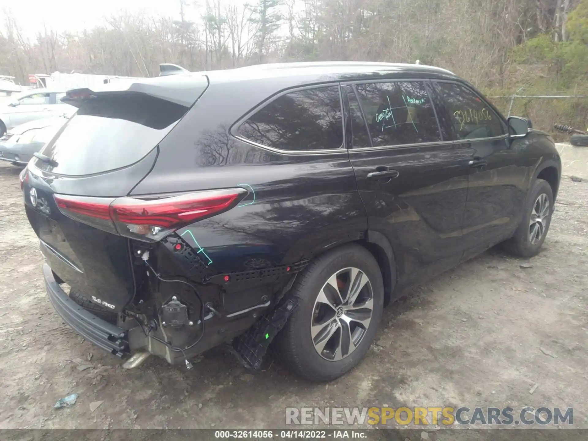 4 Photograph of a damaged car 5TDHZRBH3NS165979 TOYOTA HIGHLANDER 2022