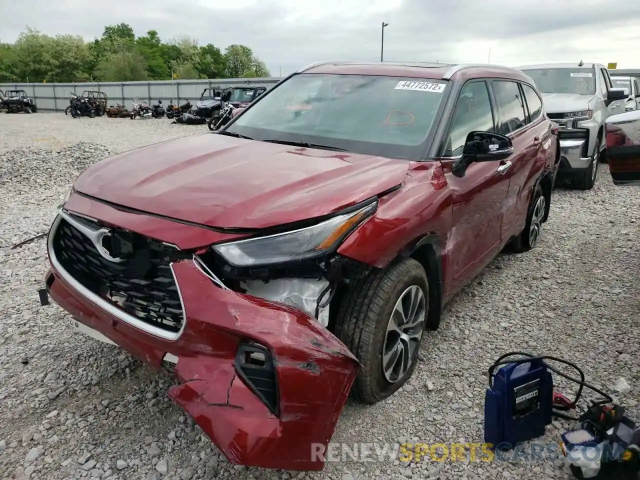 9 Photograph of a damaged car 5TDHZRBH6NS183764 TOYOTA HIGHLANDER 2022