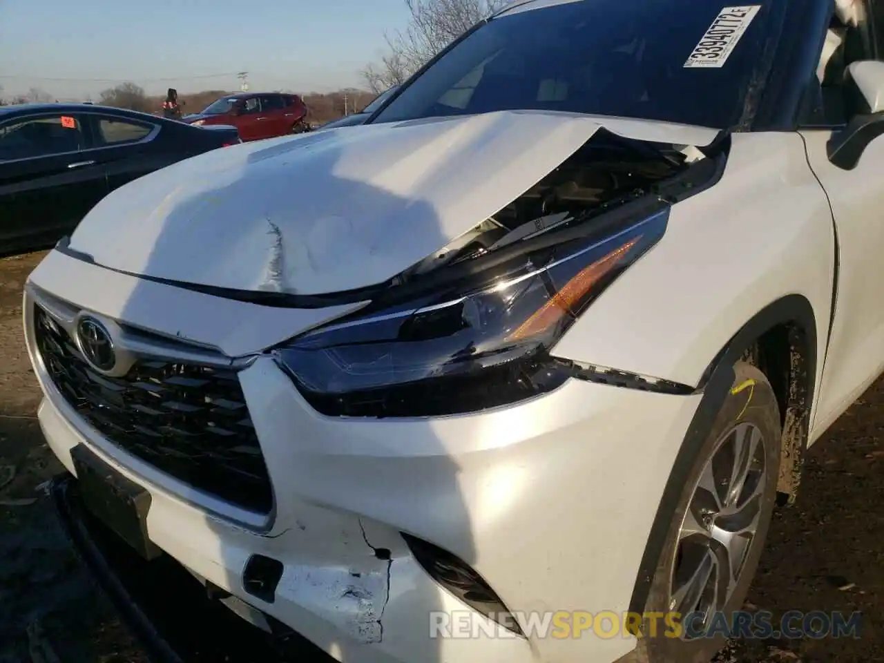 9 Photograph of a damaged car 5TDHZRBH7NS163717 TOYOTA HIGHLANDER 2022