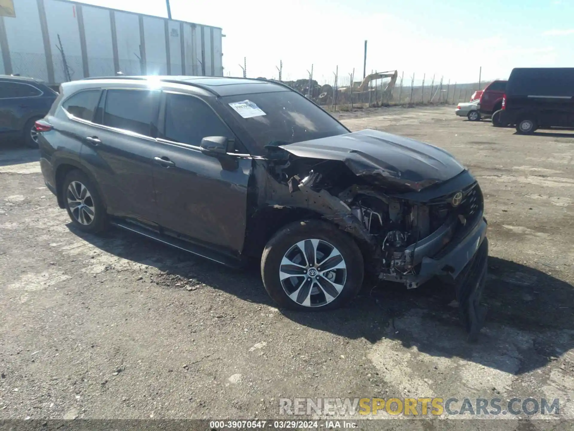 1 Photograph of a damaged car 5TDHZRBH8NS230423 TOYOTA HIGHLANDER 2022