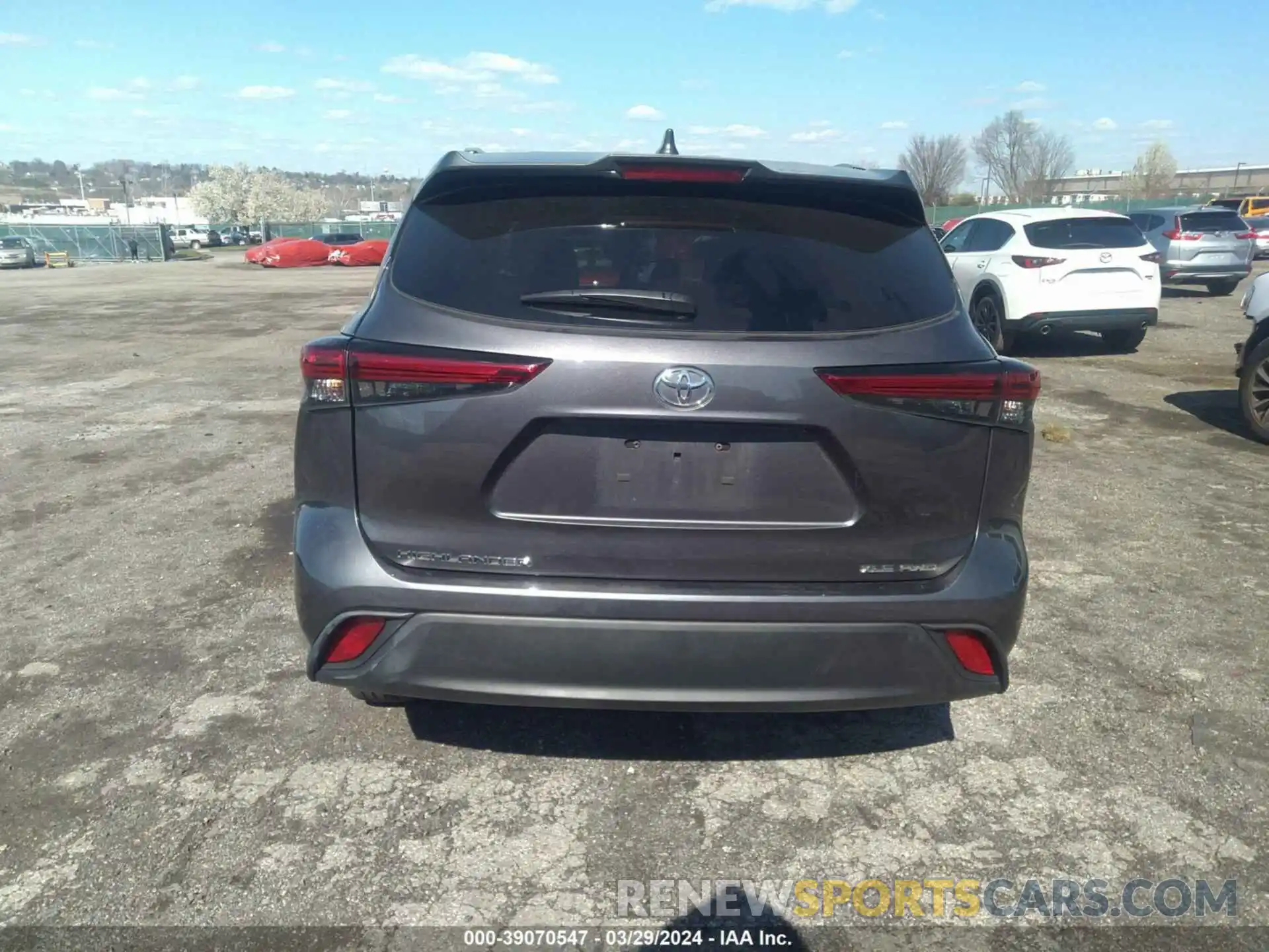 16 Photograph of a damaged car 5TDHZRBH8NS230423 TOYOTA HIGHLANDER 2022