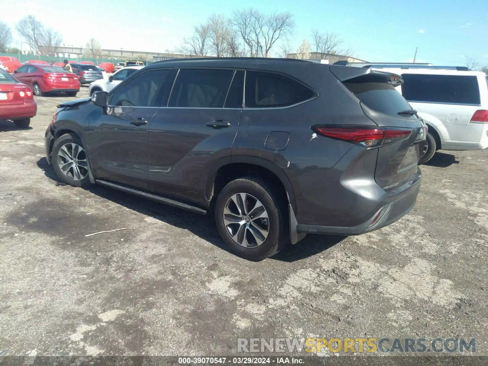 3 Photograph of a damaged car 5TDHZRBH8NS230423 TOYOTA HIGHLANDER 2022