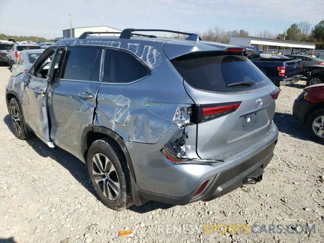 3 Photograph of a damaged car 5TDHZRBH9NS183452 TOYOTA HIGHLANDER 2022