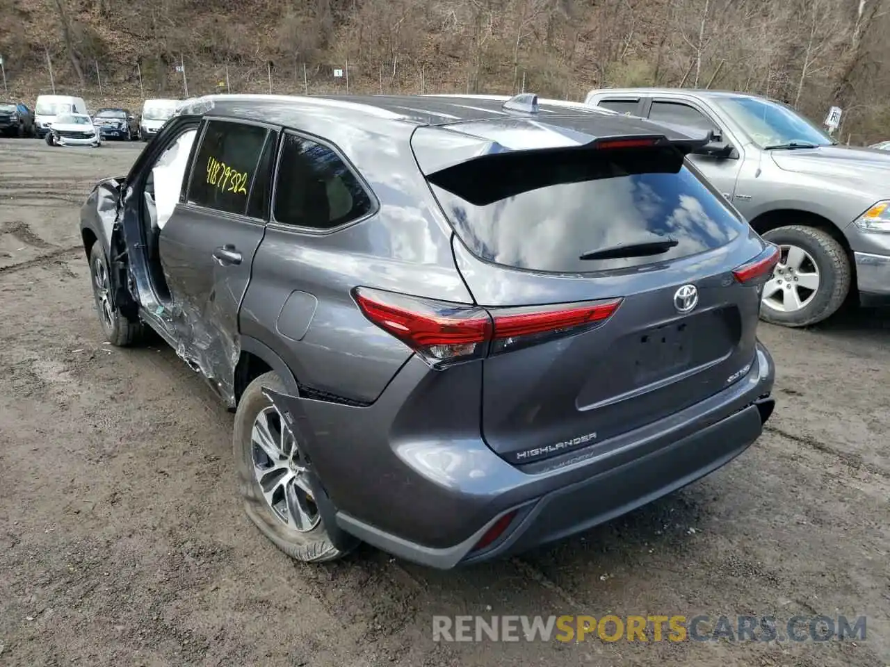 3 Photograph of a damaged car 5TDHZRBHXNS569636 TOYOTA HIGHLANDER 2022