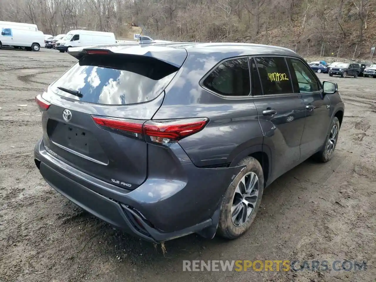 4 Photograph of a damaged car 5TDHZRBHXNS569636 TOYOTA HIGHLANDER 2022