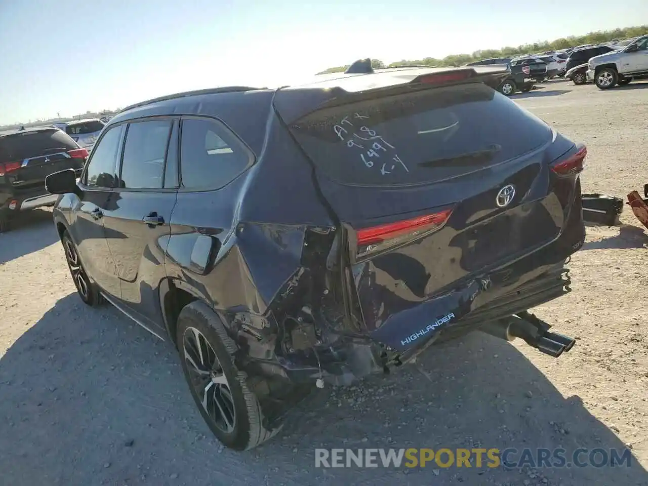 3 Photograph of a damaged car 5TDJZRAH6NS128296 TOYOTA HIGHLANDER 2022