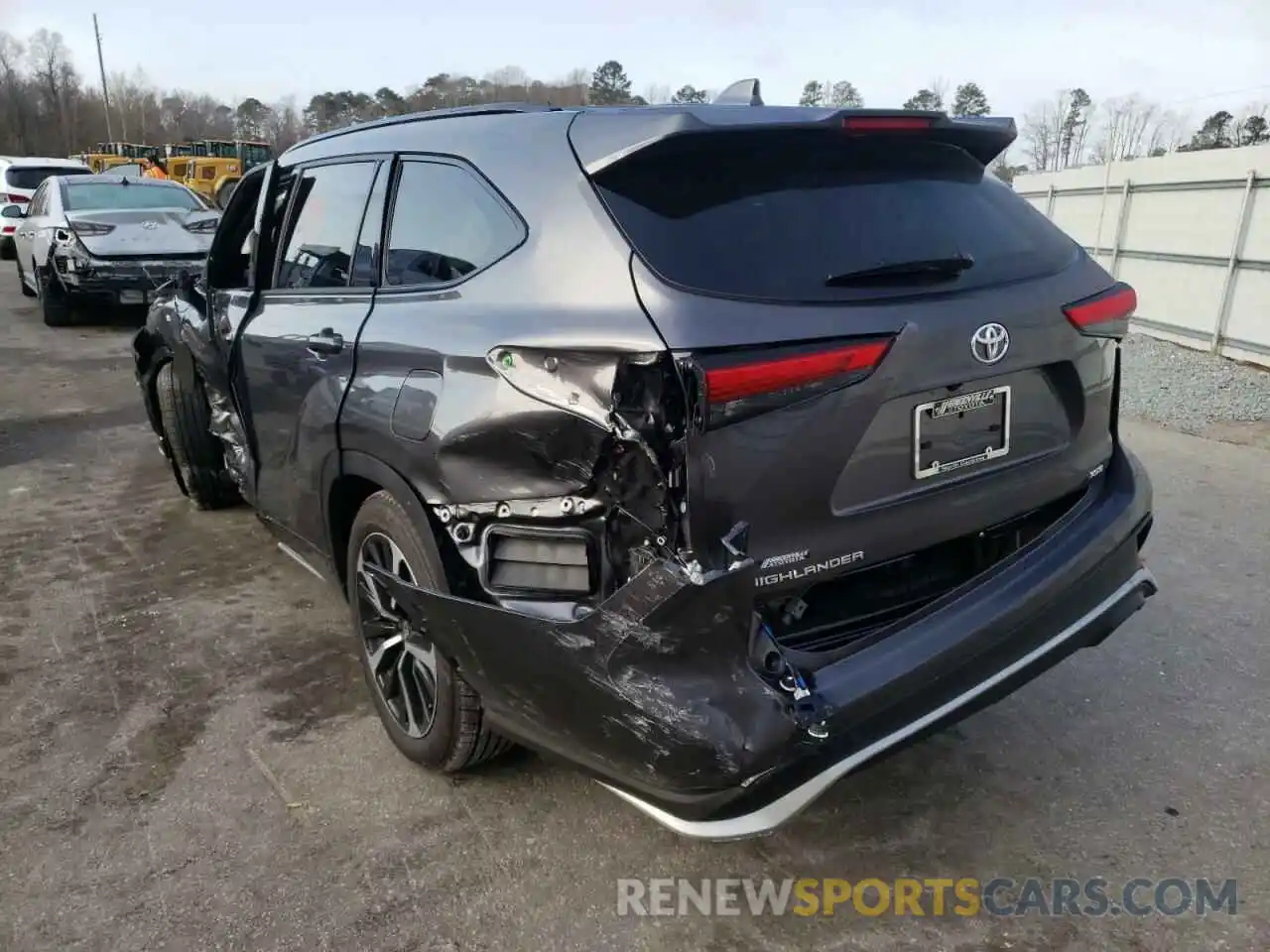 3 Photograph of a damaged car 5TDJZRAH7NS105853 TOYOTA HIGHLANDER 2022