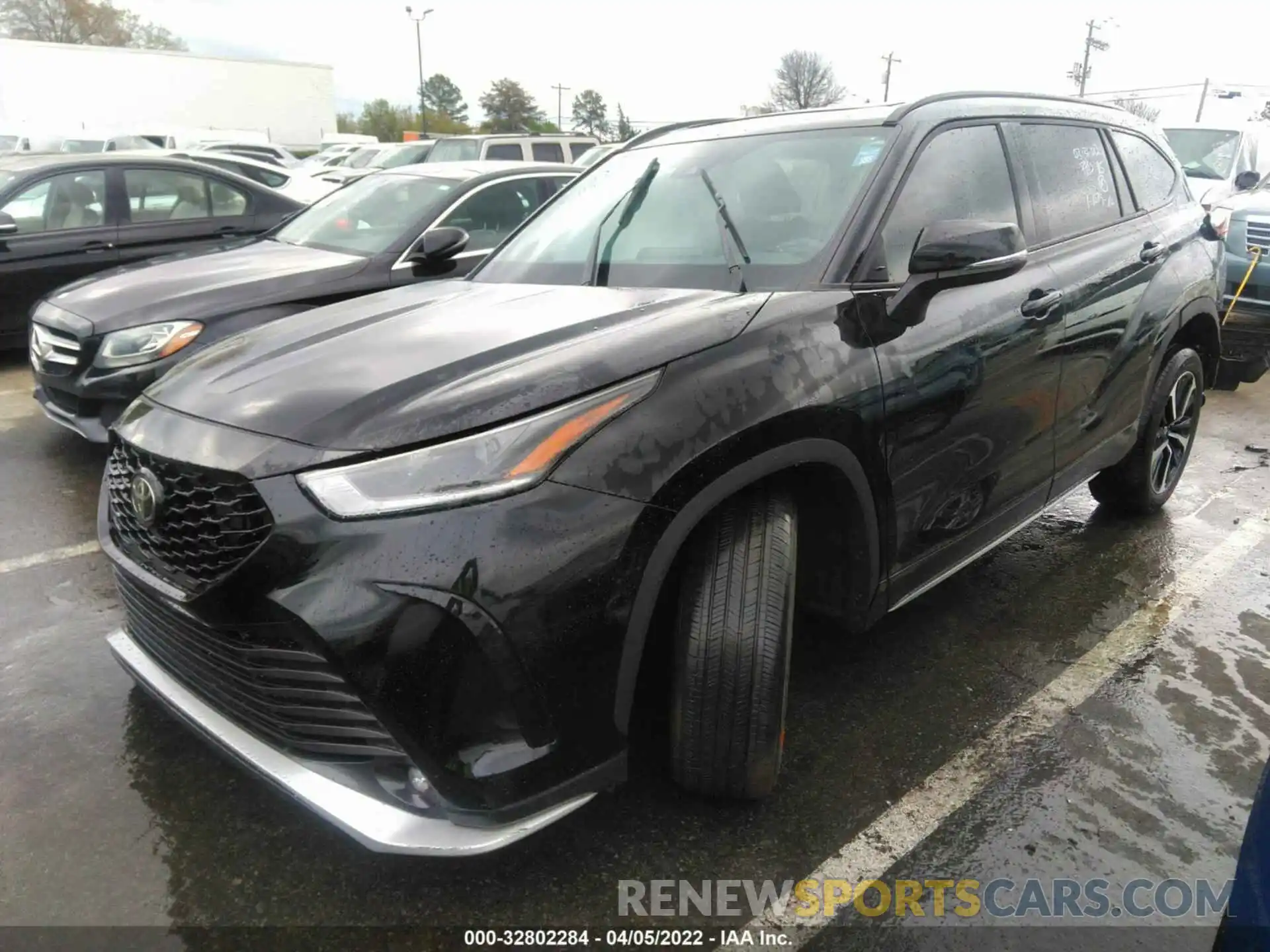 2 Photograph of a damaged car 5TDJZRBH0NS168694 TOYOTA HIGHLANDER 2022