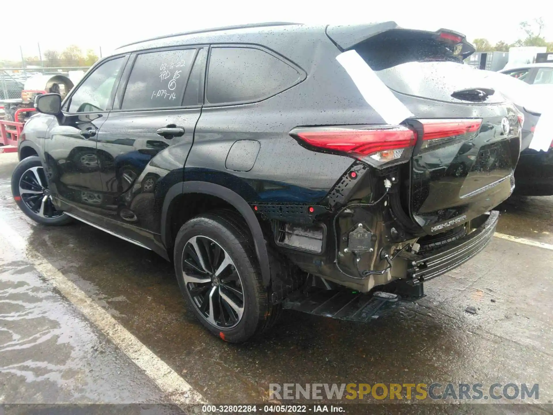 3 Photograph of a damaged car 5TDJZRBH0NS168694 TOYOTA HIGHLANDER 2022