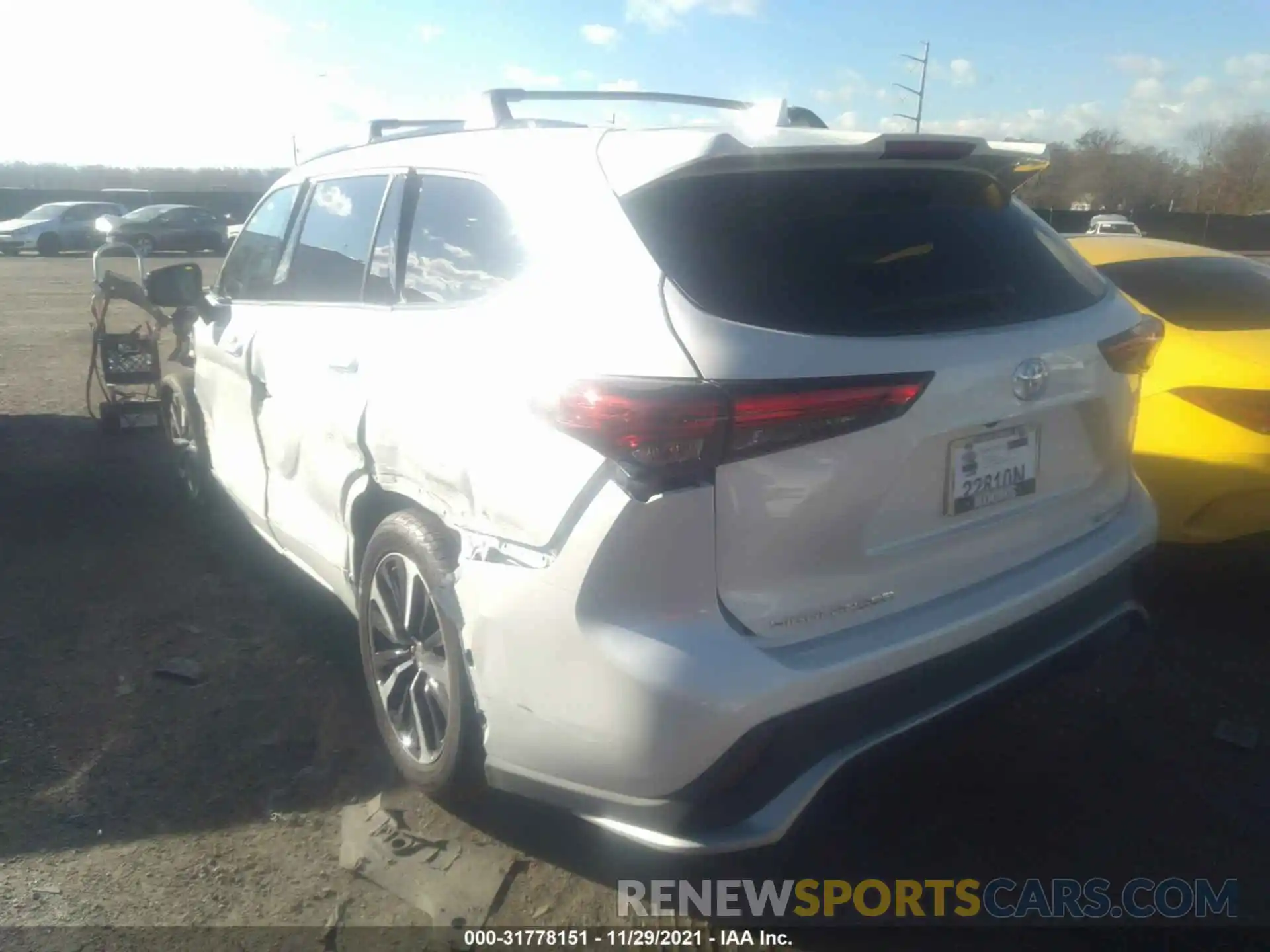 3 Photograph of a damaged car 5TDJZRBH1NS162662 TOYOTA HIGHLANDER 2022