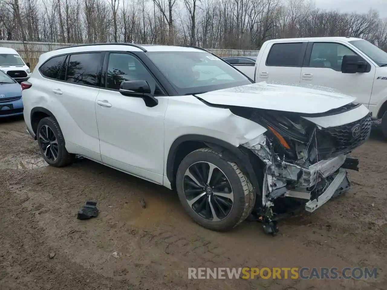 4 Photograph of a damaged car 5TDJZRBH3NS164560 TOYOTA HIGHLANDER 2022