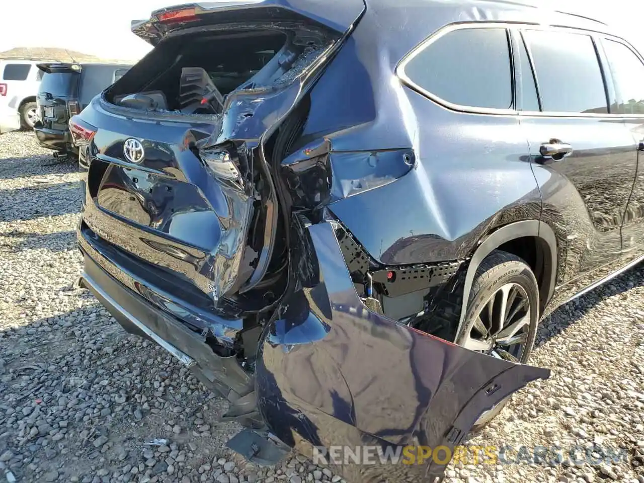 9 Photograph of a damaged car 5TDJZRBH3NS168639 TOYOTA HIGHLANDER 2022