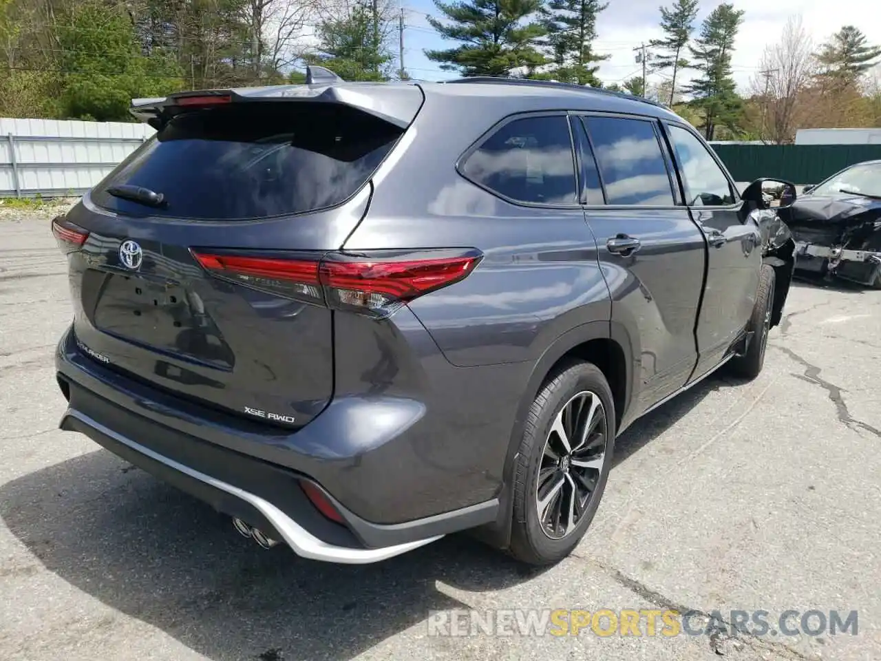 4 Photograph of a damaged car 5TDJZRBH3NS195968 TOYOTA HIGHLANDER 2022