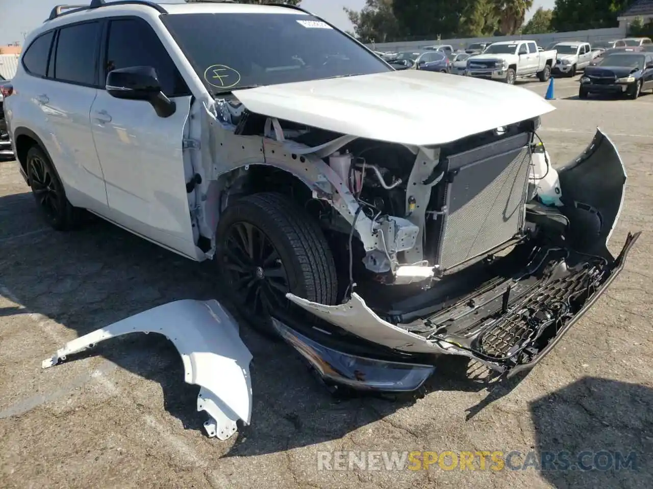 9 Photograph of a damaged car 5TDJZRBH4NS209117 TOYOTA HIGHLANDER 2022