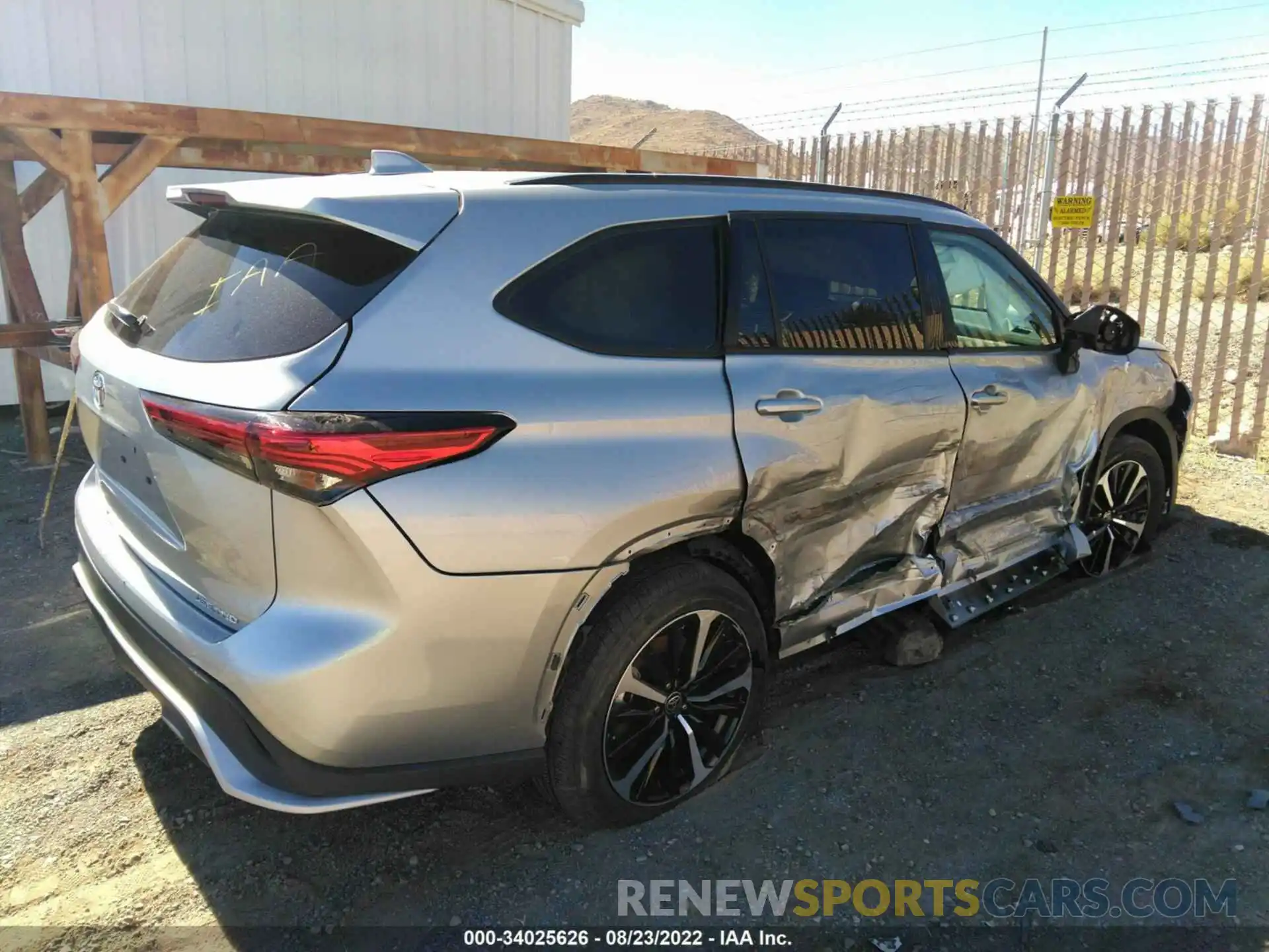 4 Photograph of a damaged car 5TDJZRBH9NS184537 TOYOTA HIGHLANDER 2022