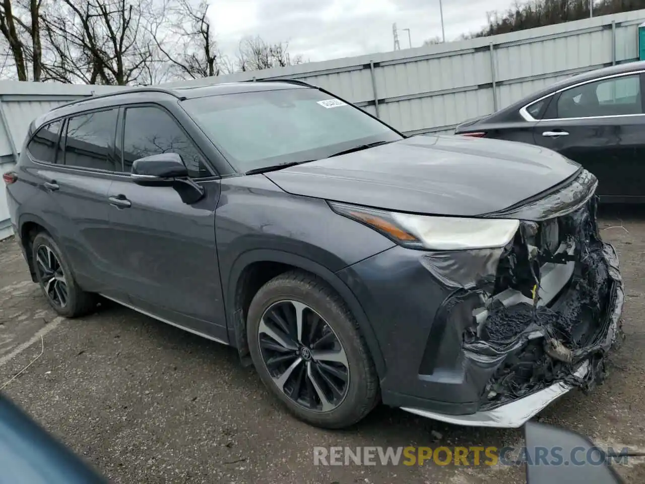 4 Photograph of a damaged car 5TDJZRBHXNS169383 TOYOTA HIGHLANDER 2022