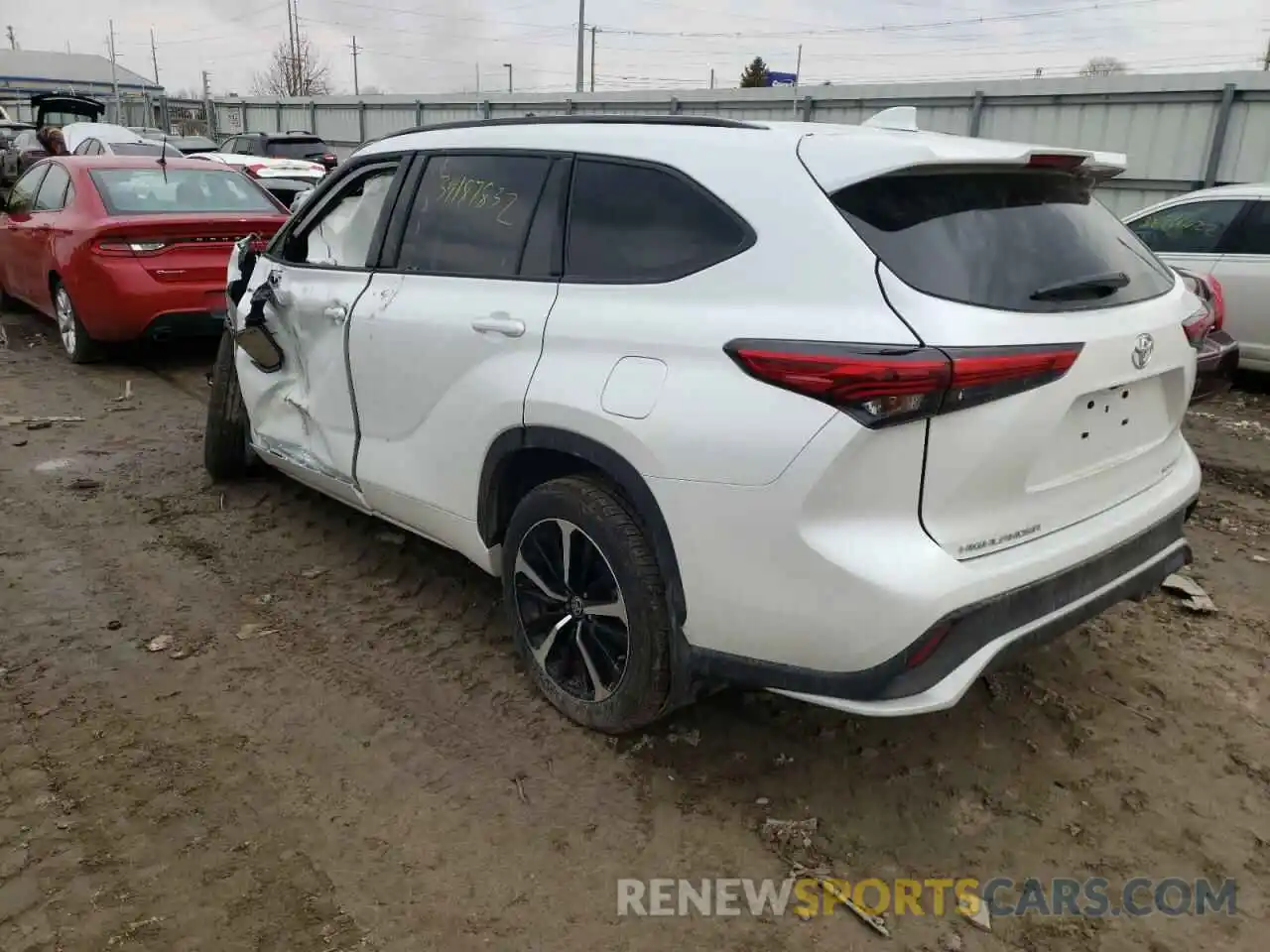 3 Photograph of a damaged car 5TDJZRBHXNS172381 TOYOTA HIGHLANDER 2022