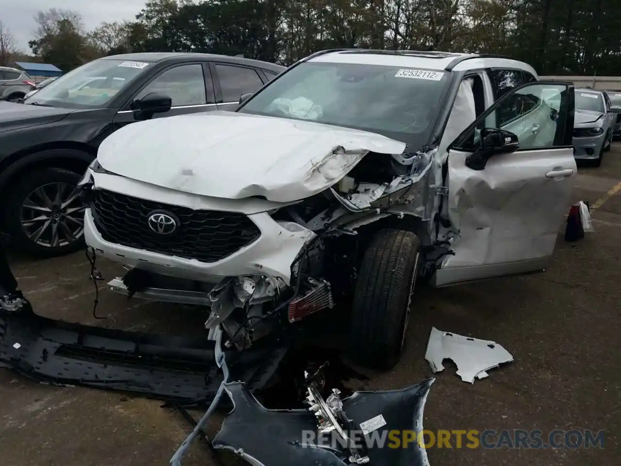 2 Photograph of a damaged car 5TDLZRAH1NS090291 TOYOTA HIGHLANDER 2022