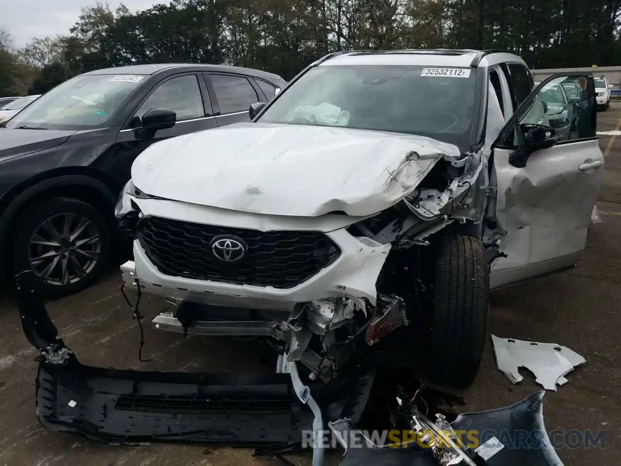 9 Photograph of a damaged car 5TDLZRAH1NS090291 TOYOTA HIGHLANDER 2022