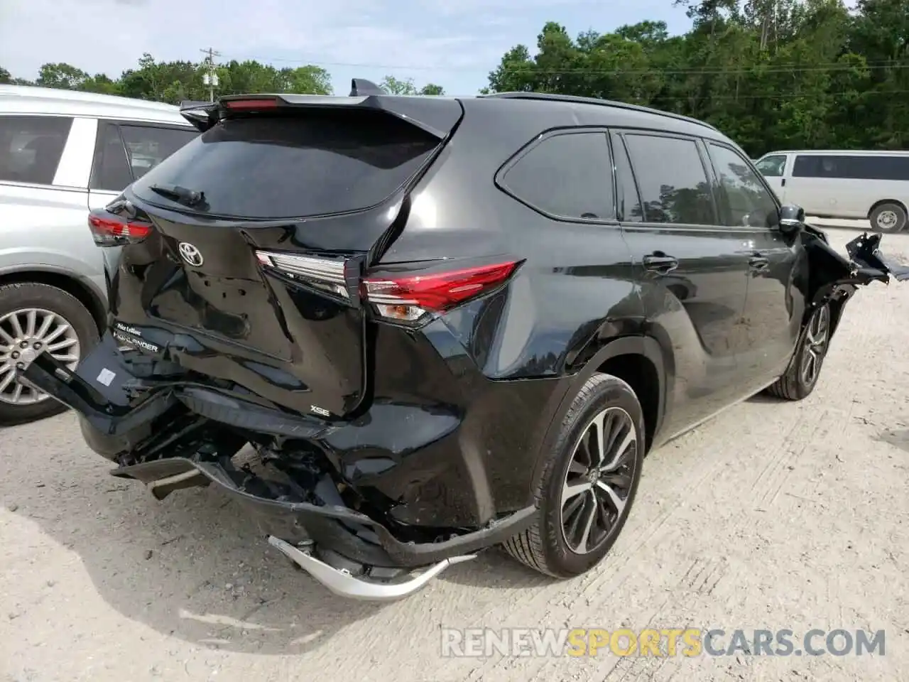 4 Photograph of a damaged car 5TDLZRAH2NS107065 TOYOTA HIGHLANDER 2022