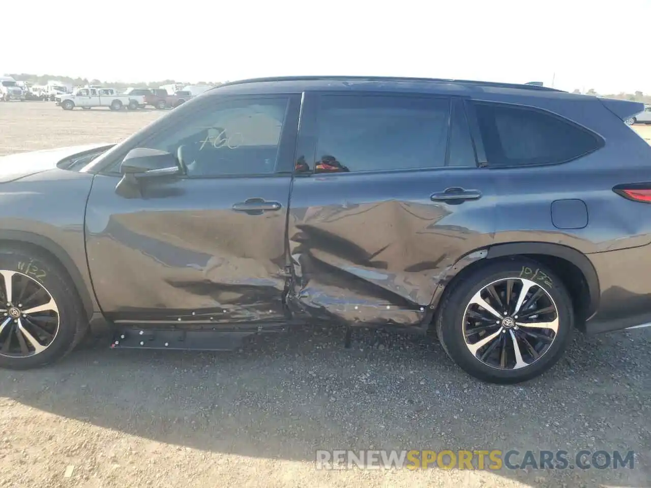 9 Photograph of a damaged car 5TDLZRAH6NS103228 TOYOTA HIGHLANDER 2022