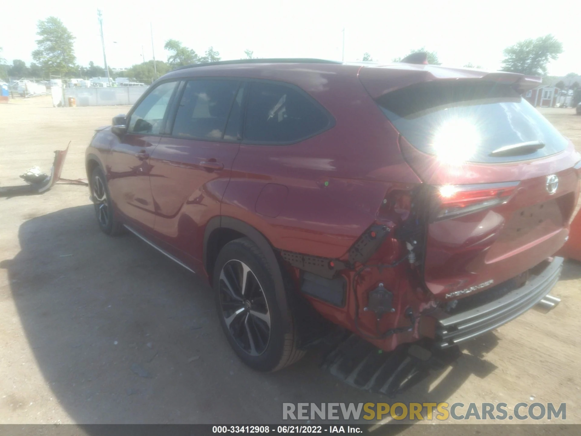 3 Photograph of a damaged car 5TDLZRAH7NS096239 TOYOTA HIGHLANDER 2022