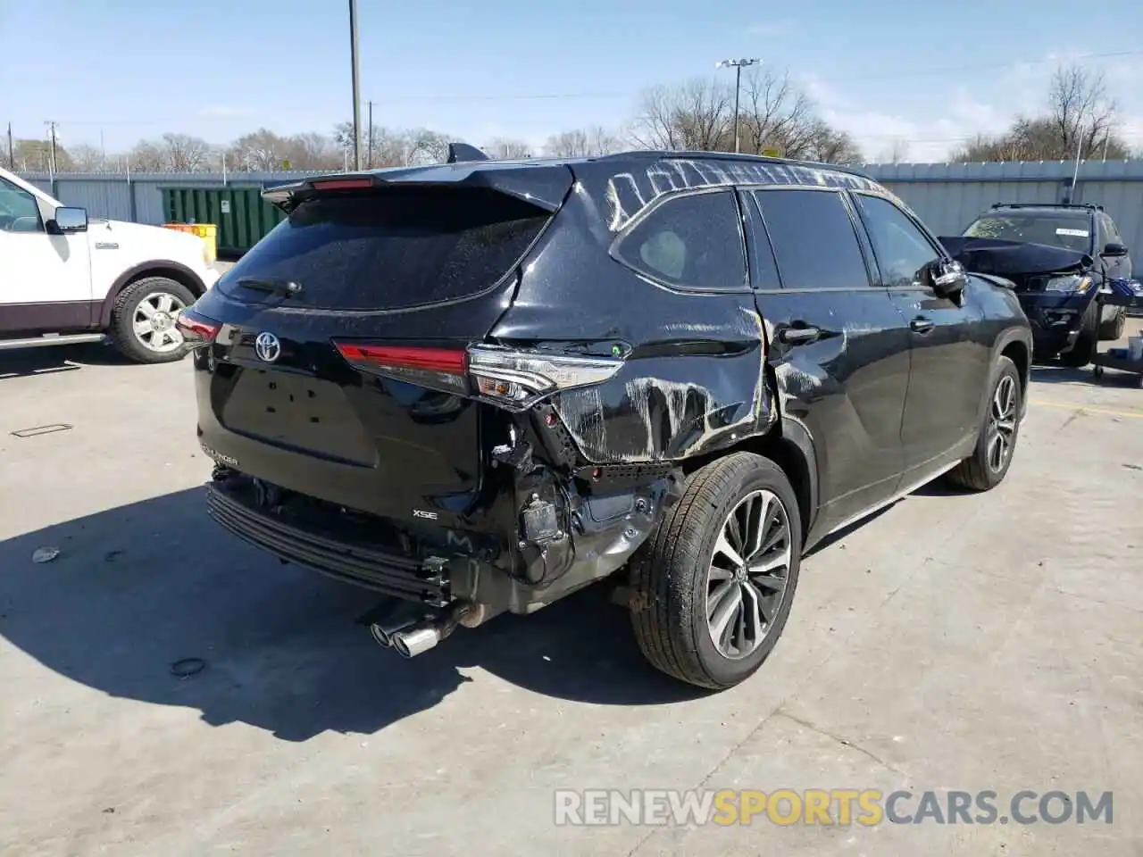 4 Photograph of a damaged car 5TDLZRAHXNS102163 TOYOTA HIGHLANDER 2022