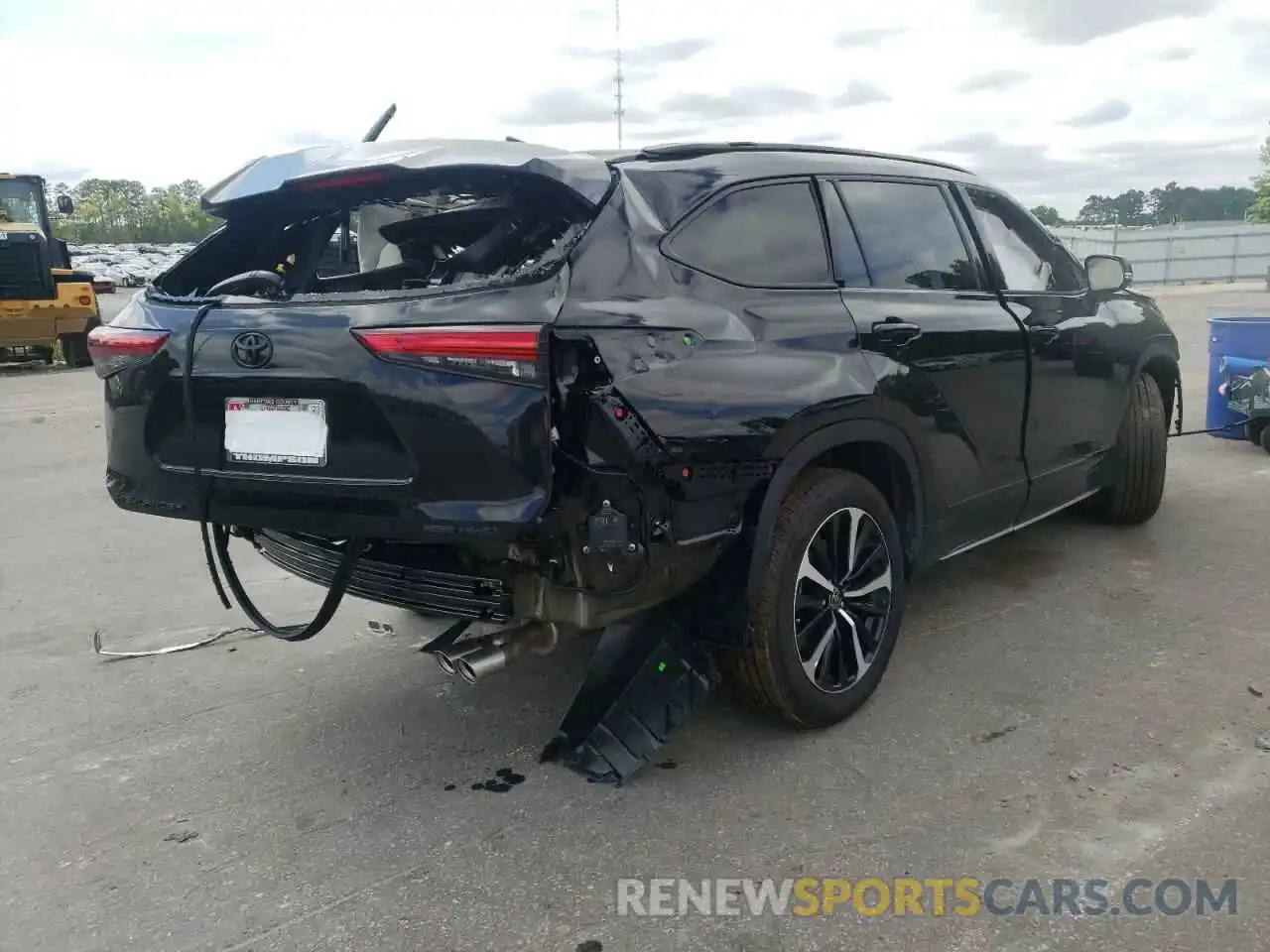 4 Photograph of a damaged car 5TDLZRBH3NS189905 TOYOTA HIGHLANDER 2022