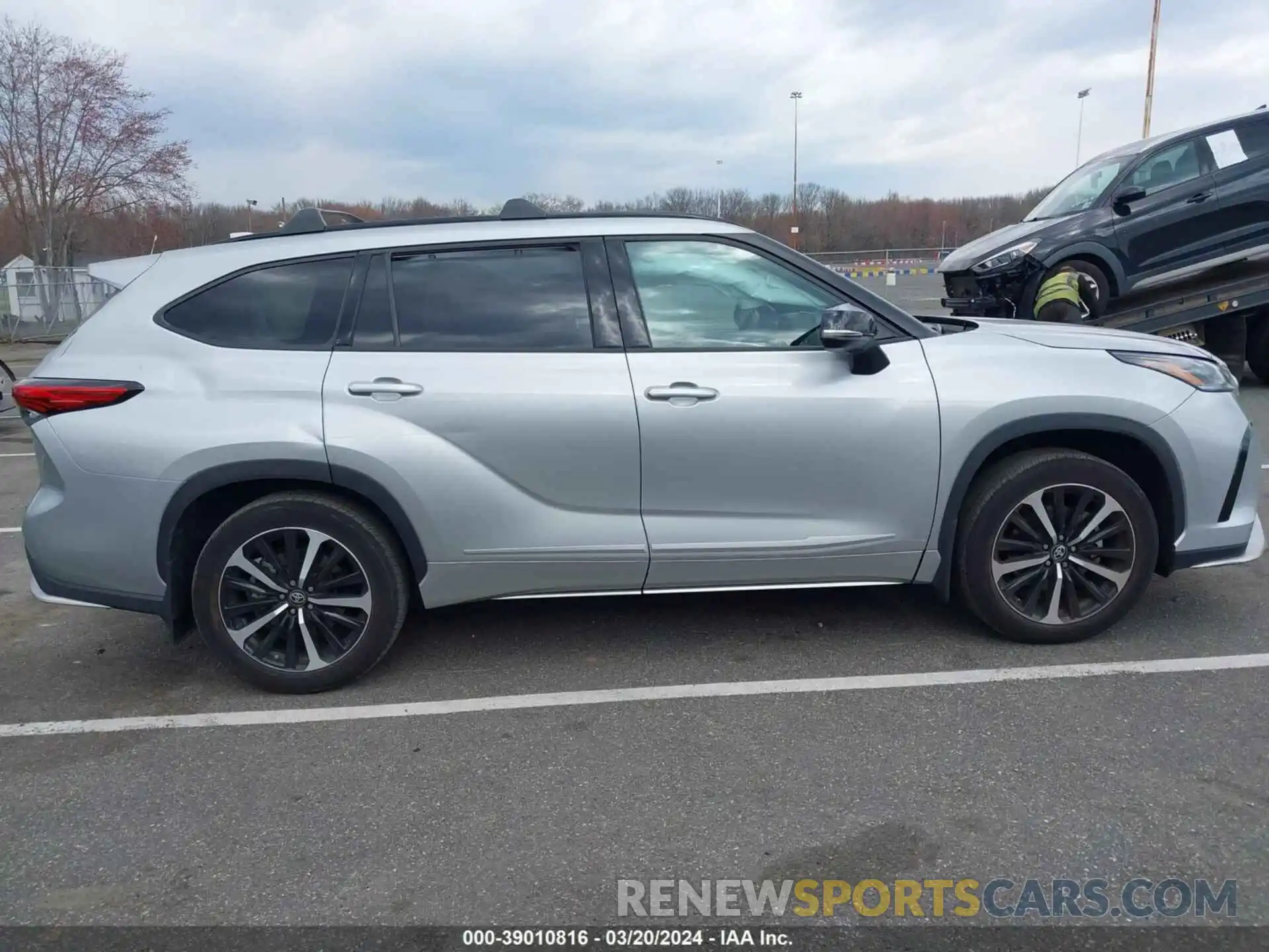 13 Photograph of a damaged car 5TDLZRBH4NS242367 TOYOTA HIGHLANDER 2022