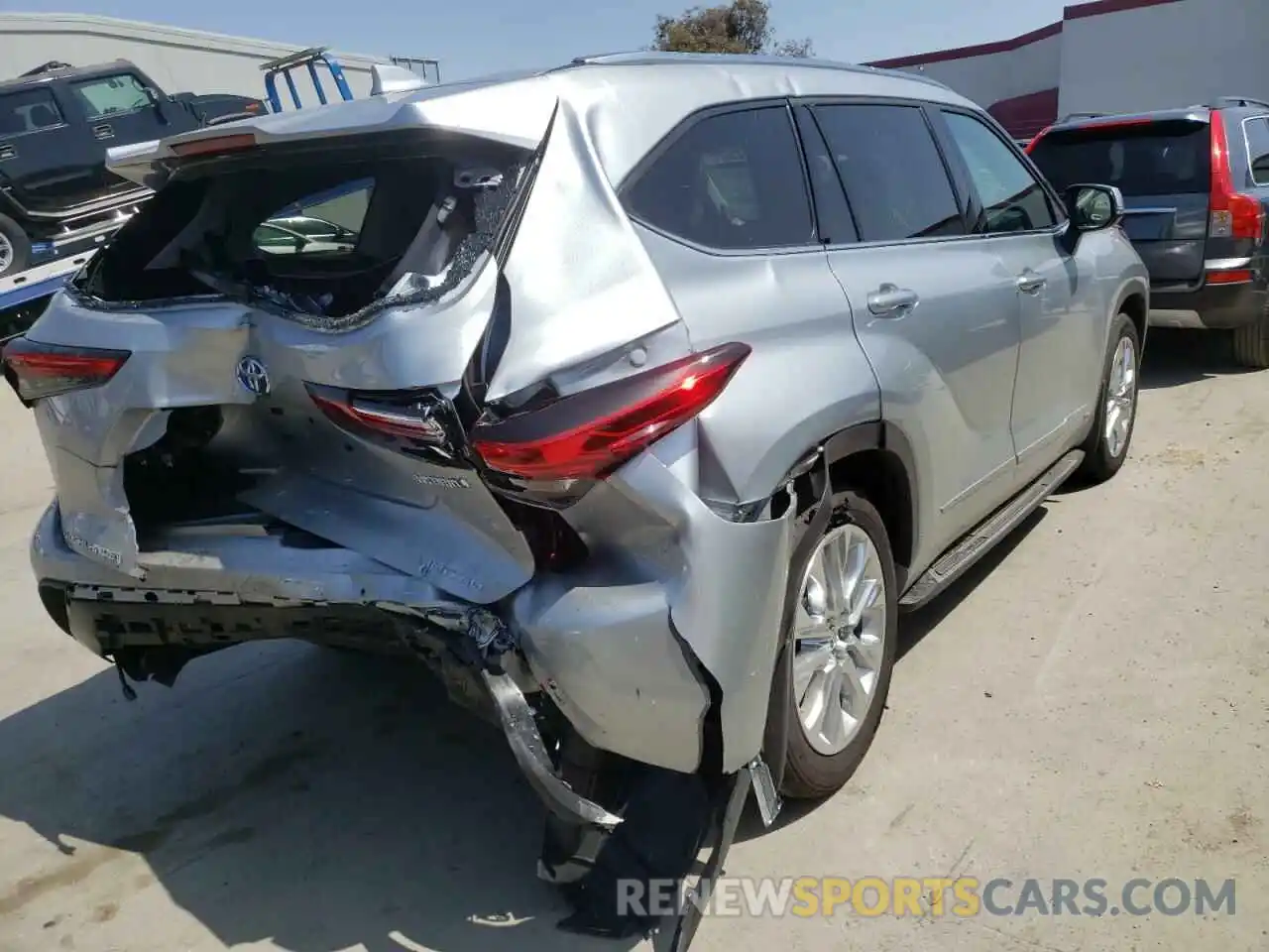 4 Photograph of a damaged car 5TDXBRCH0NS542962 TOYOTA HIGHLANDER 2022