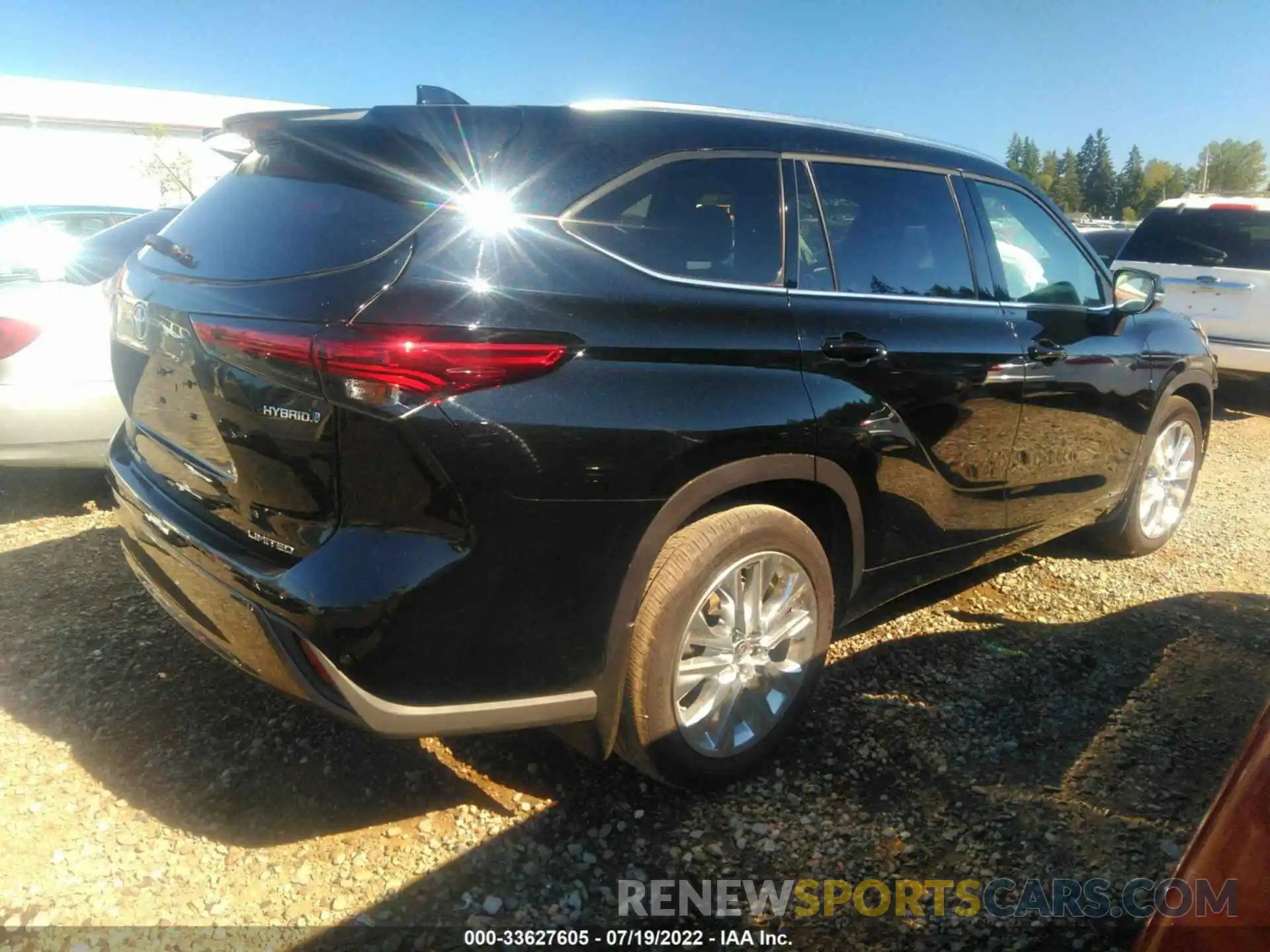 4 Photograph of a damaged car 5TDXBRCH0NS545683 TOYOTA HIGHLANDER 2022