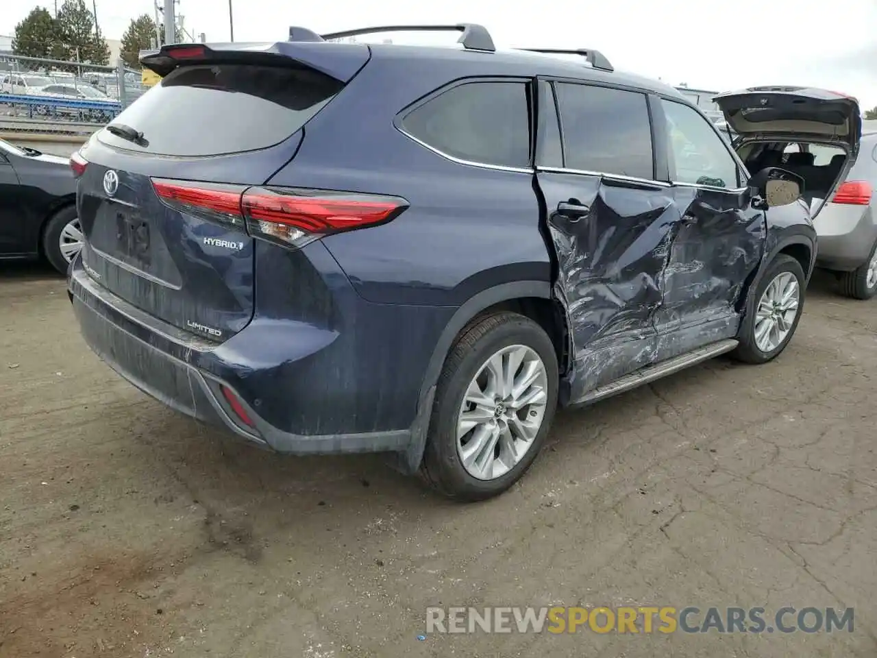 3 Photograph of a damaged car 5TDXBRCH1NS549628 TOYOTA HIGHLANDER 2022