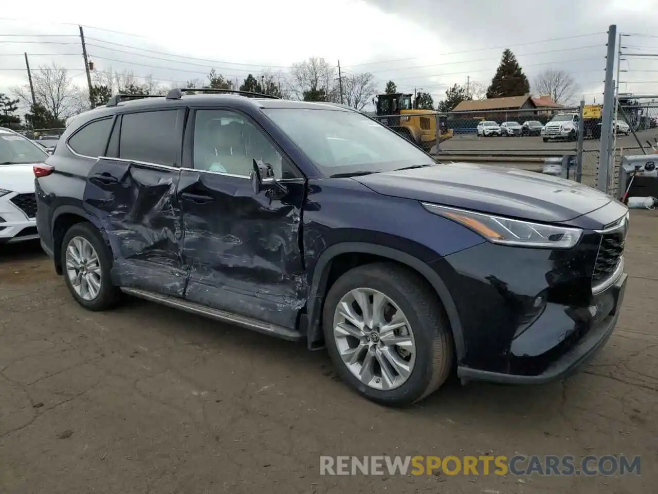 4 Photograph of a damaged car 5TDXBRCH1NS549628 TOYOTA HIGHLANDER 2022