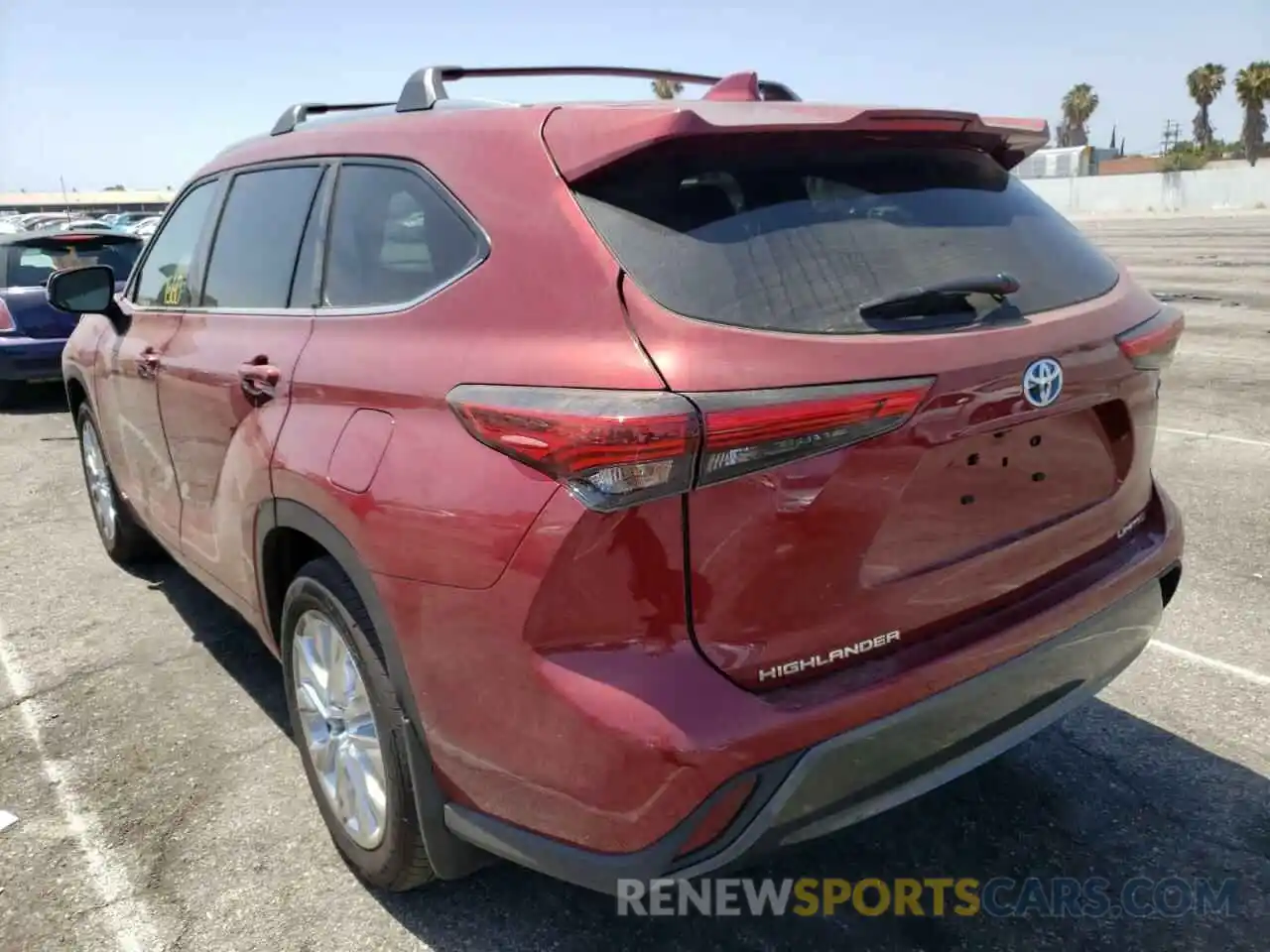 3 Photograph of a damaged car 5TDXBRCH6NS547924 TOYOTA HIGHLANDER 2022