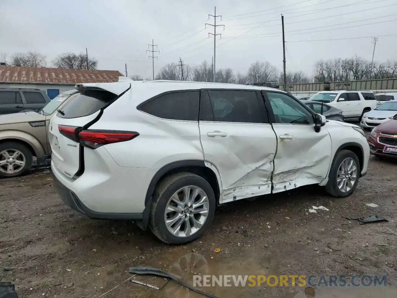 3 Photograph of a damaged car 5TDXBRCHXNS551474 TOYOTA HIGHLANDER 2022